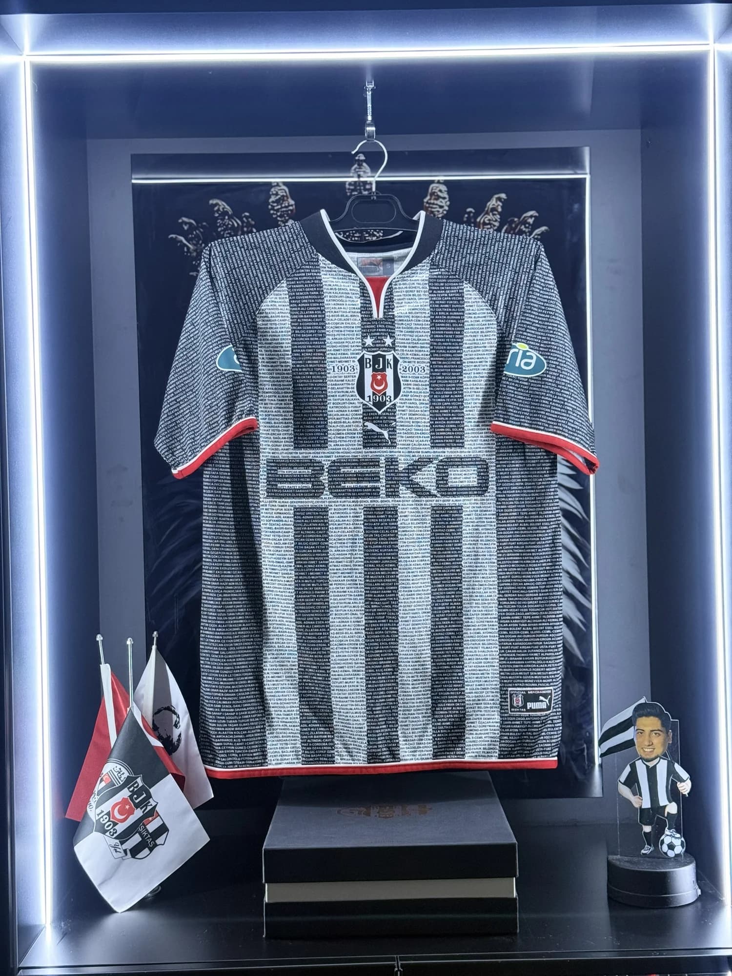 Beşiktaş 2002-2003 Özel forması ön görünüm
