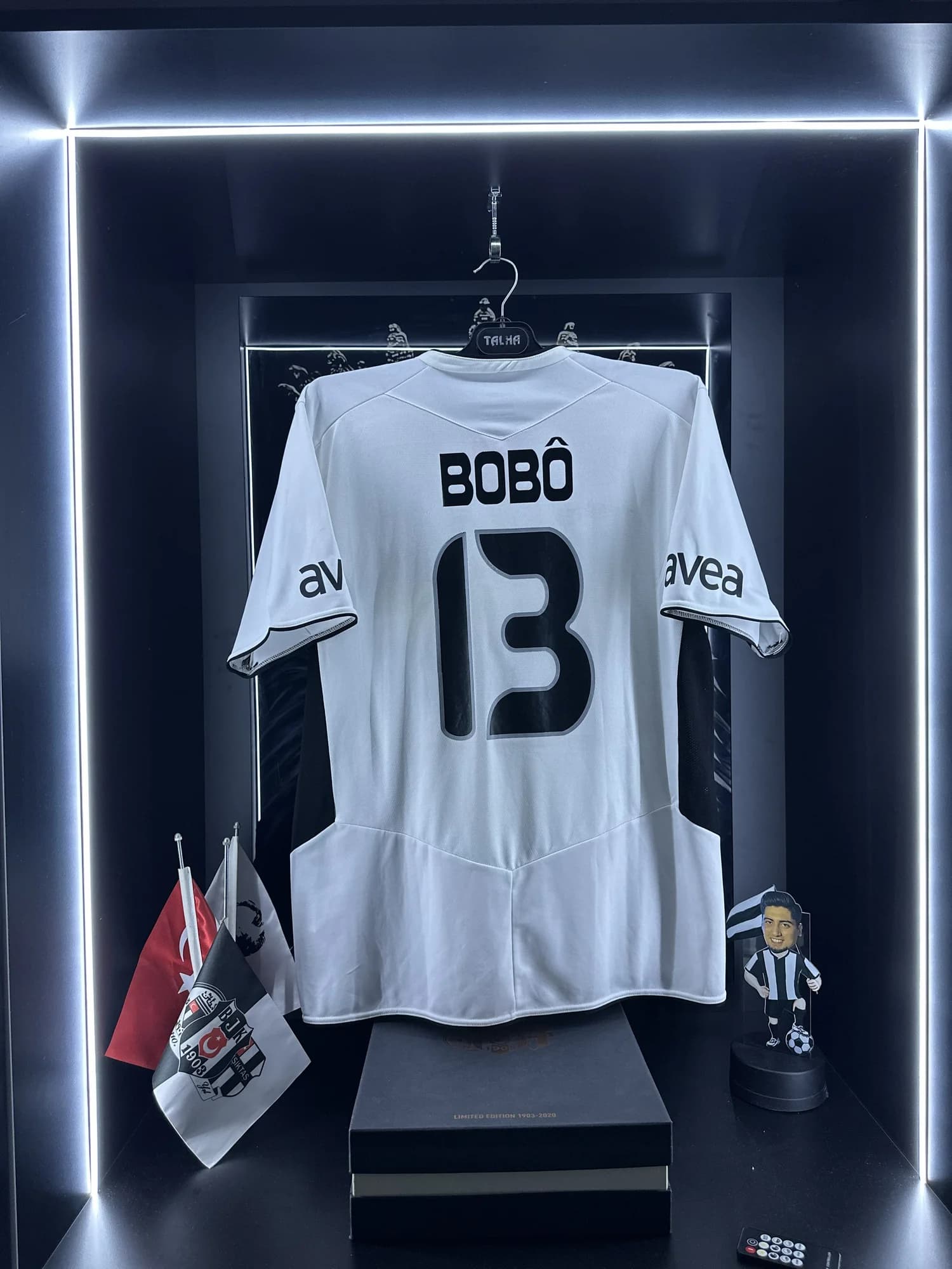 Beşiktaş 2005-2006 İç Saha forması arka görünüm, 13 numara
