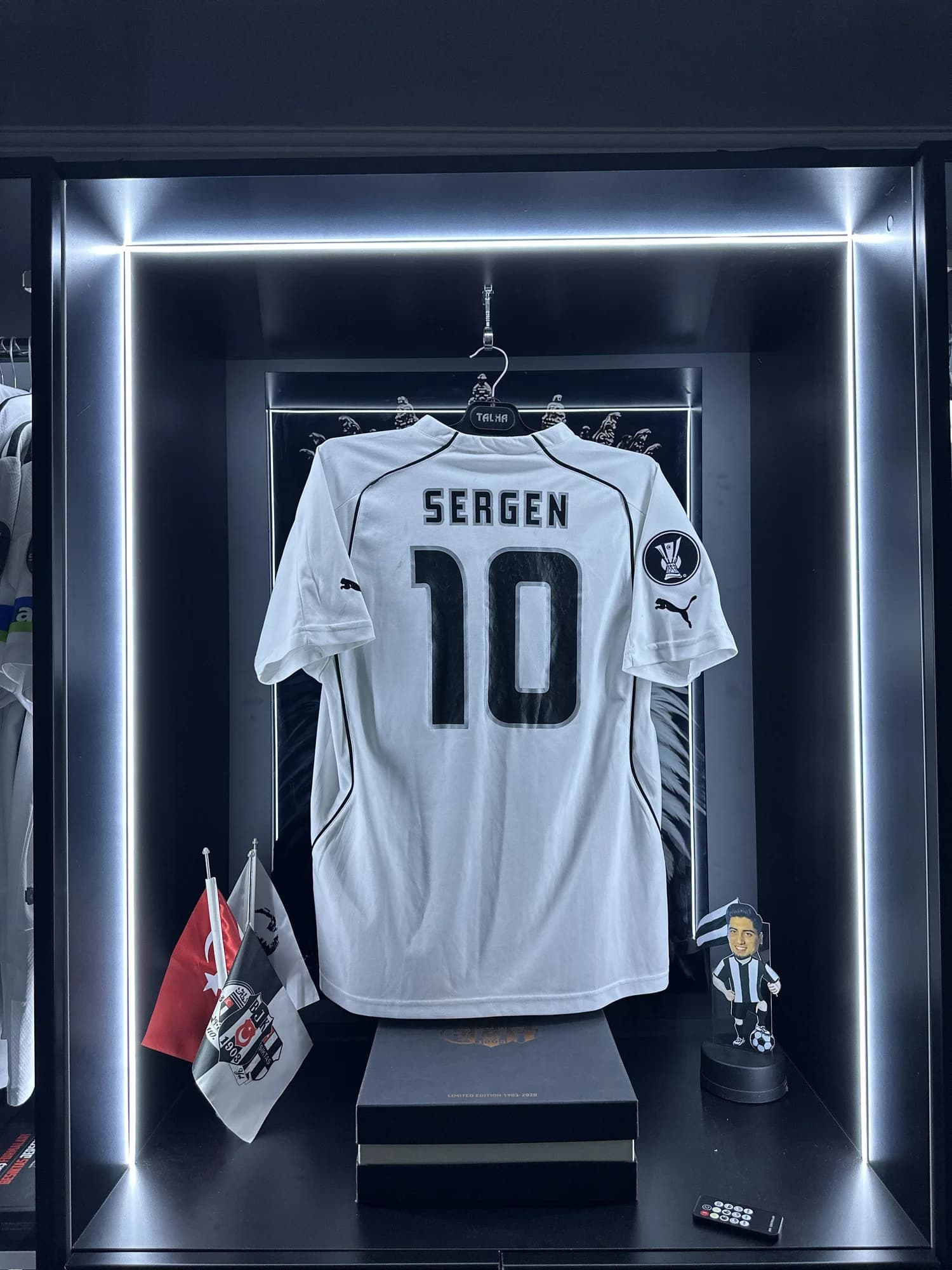 Beşiktaş 2004-2005 UEFA forması arka görünüm, 10 numara