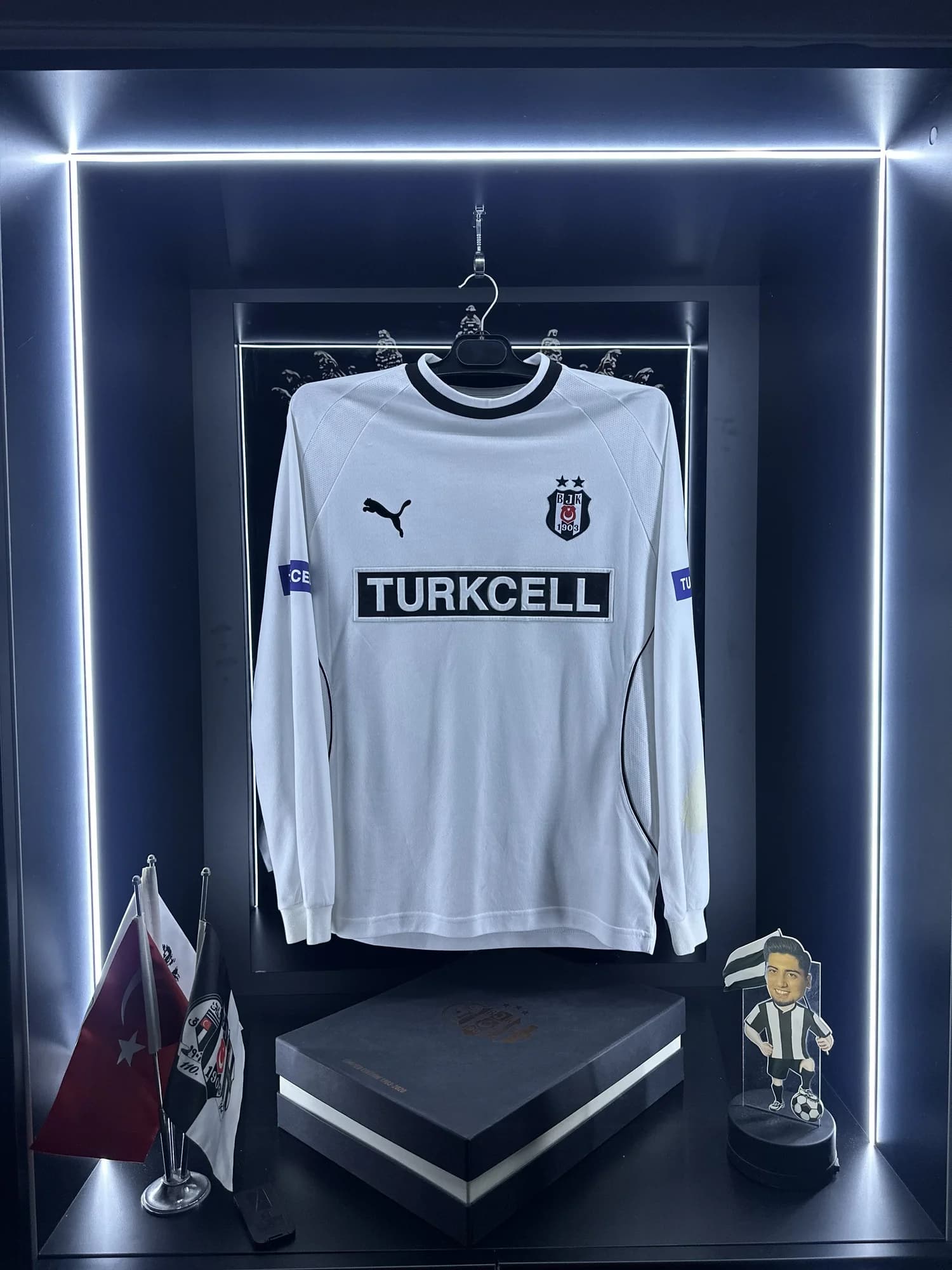 Beşiktaş 2003-2004 Özel forması ön görünüm