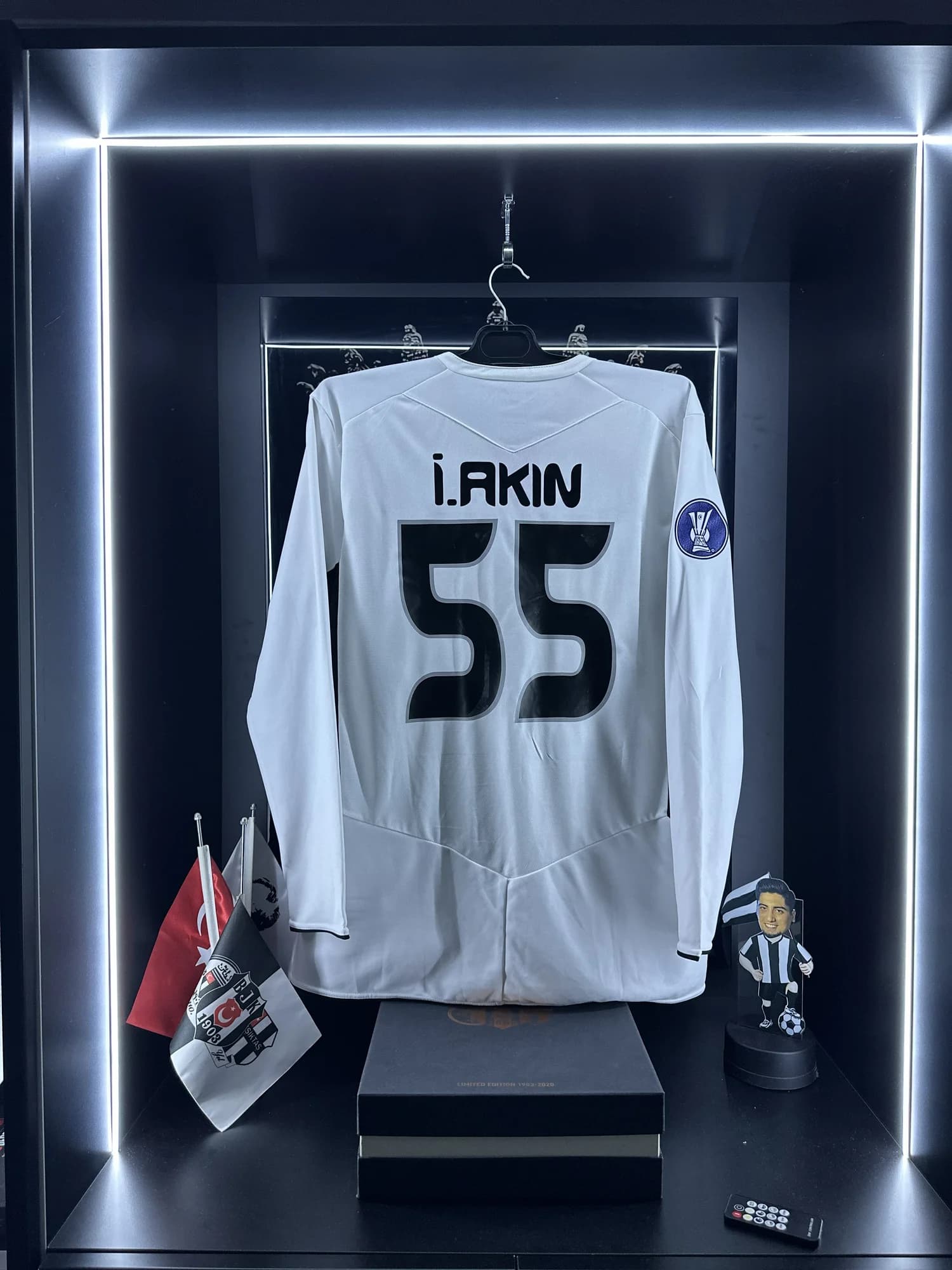 Beşiktaş 2005-2006 UEFA forması arka görünüm, 55 numara