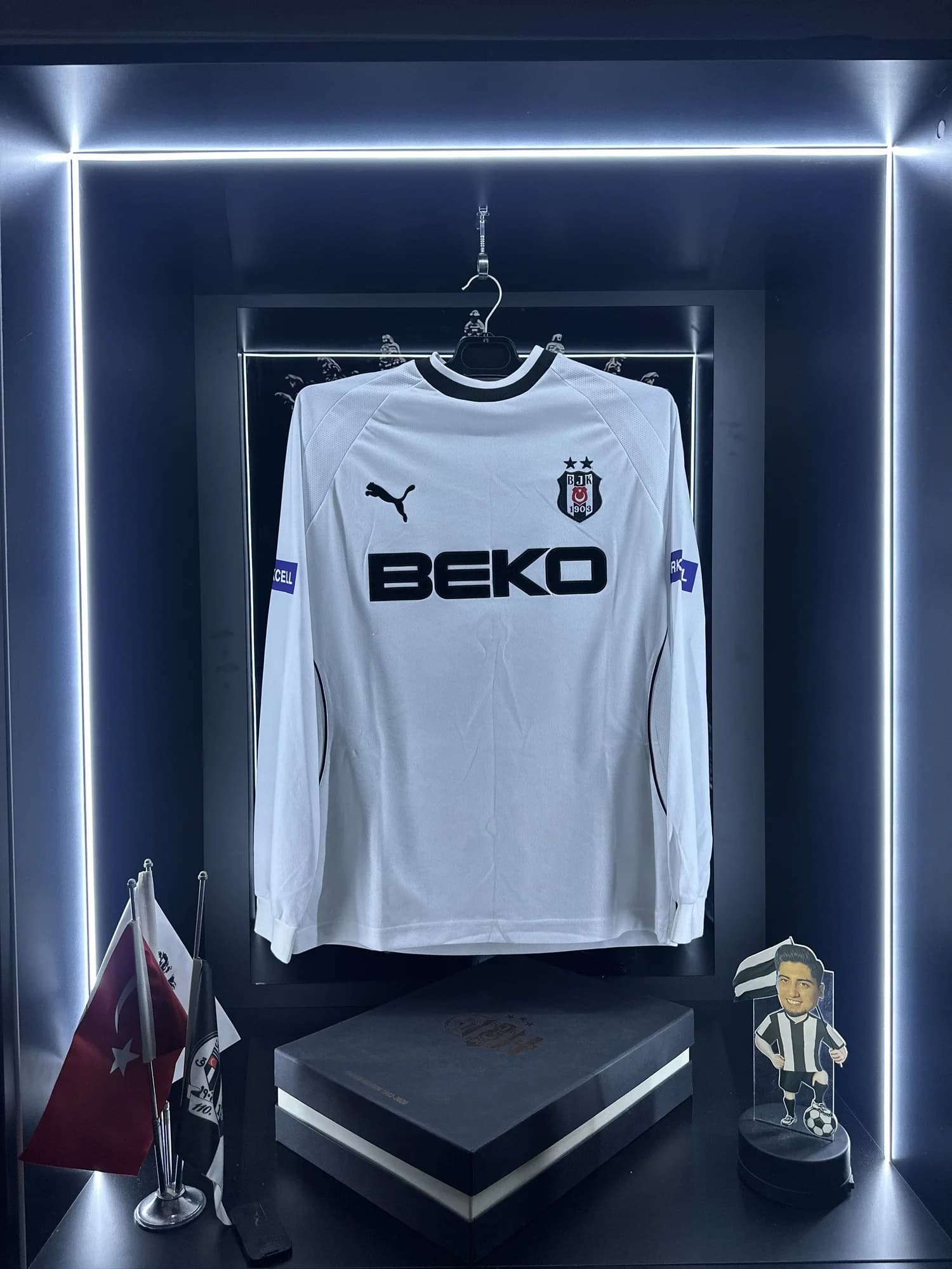 Beşiktaş 2003-2004 İç Saha forması ön görünüm