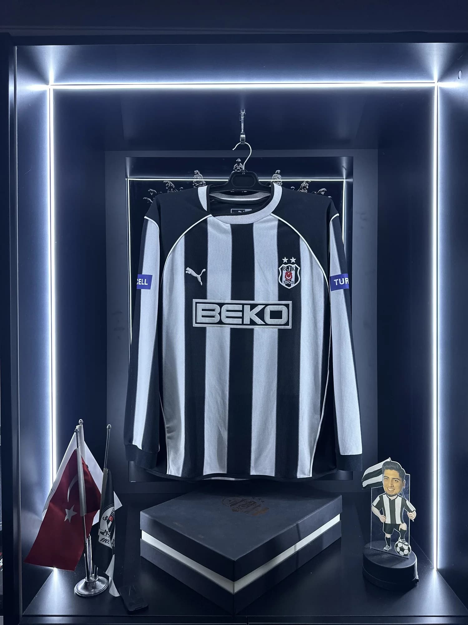 Beşiktaş 2003-2004 Deplasman forması ön görünüm