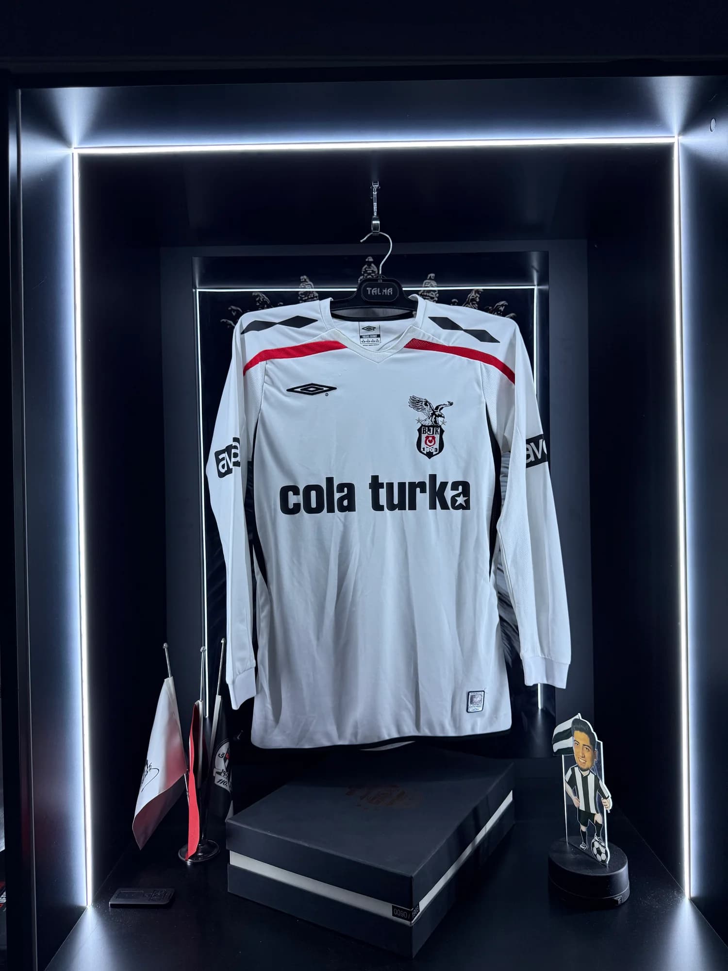 Beşiktaş 2007-2008 İç Saha forması ön görünüm