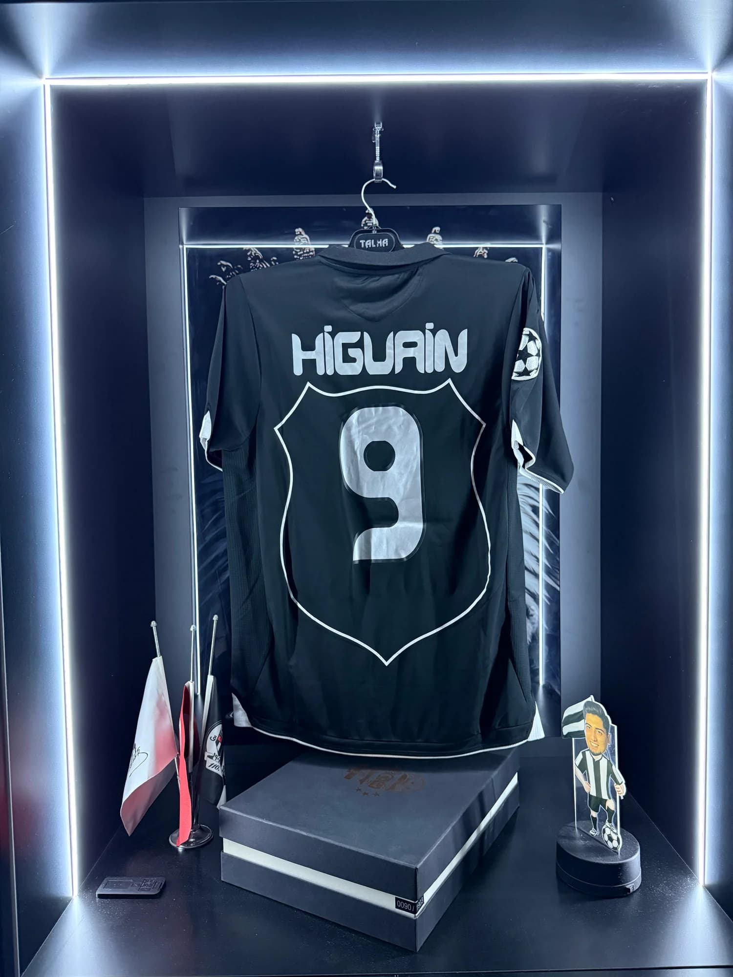 Beşiktaş 2007-2008 UEFA forması arka görünüm, 9 numara