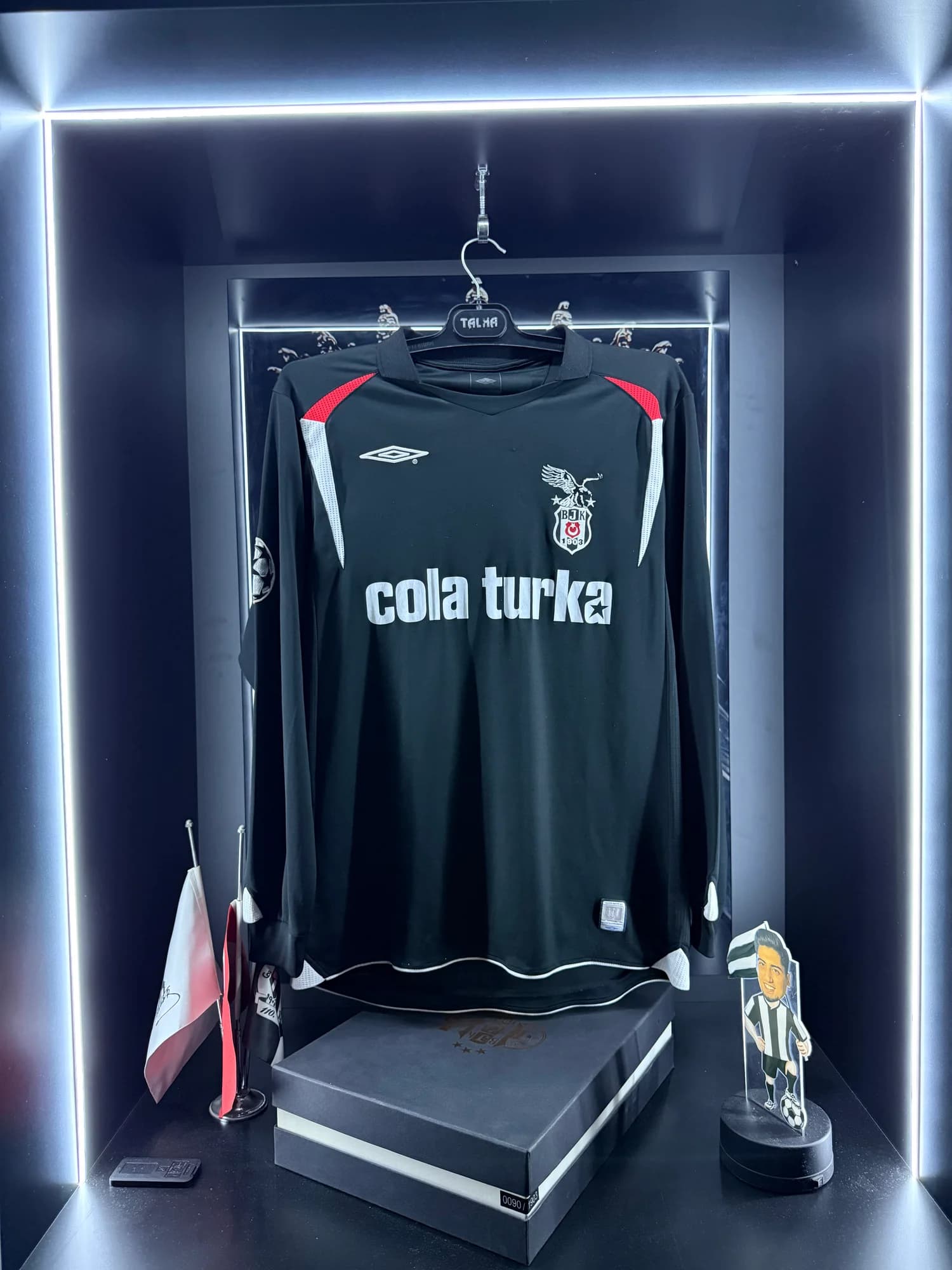 Beşiktaş 2007-2008 UEFA forması ön görünüm