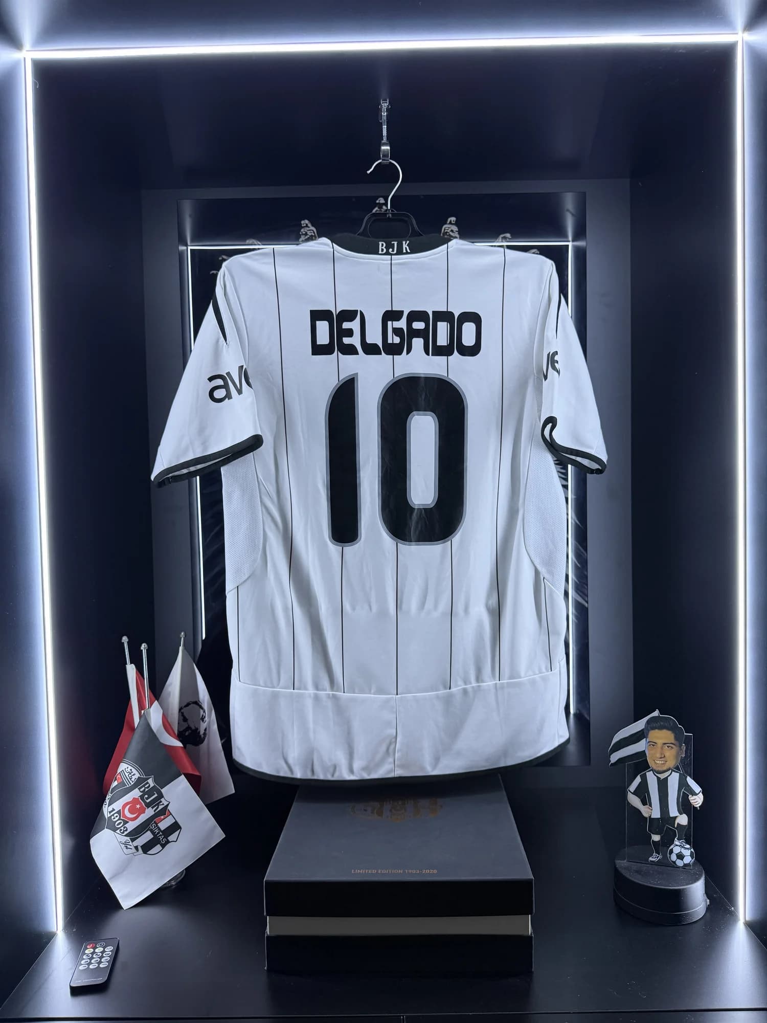 Beşiktaş 2006-2007 İç Saha forması arka görünüm, 10 numara