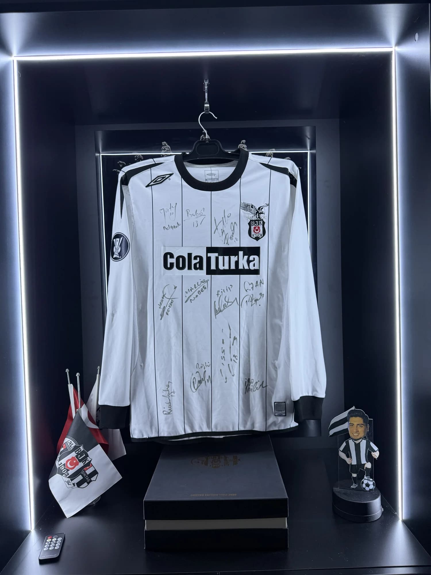 Beşiktaş 2006-2007 UEFA forması ön görünüm