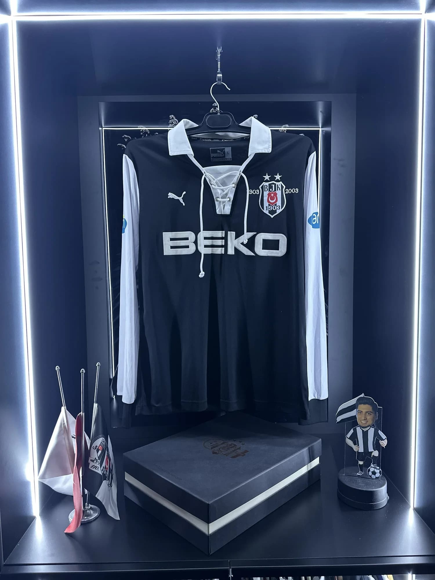 Beşiktaş 2002-2003 Özel forması ön görünüm