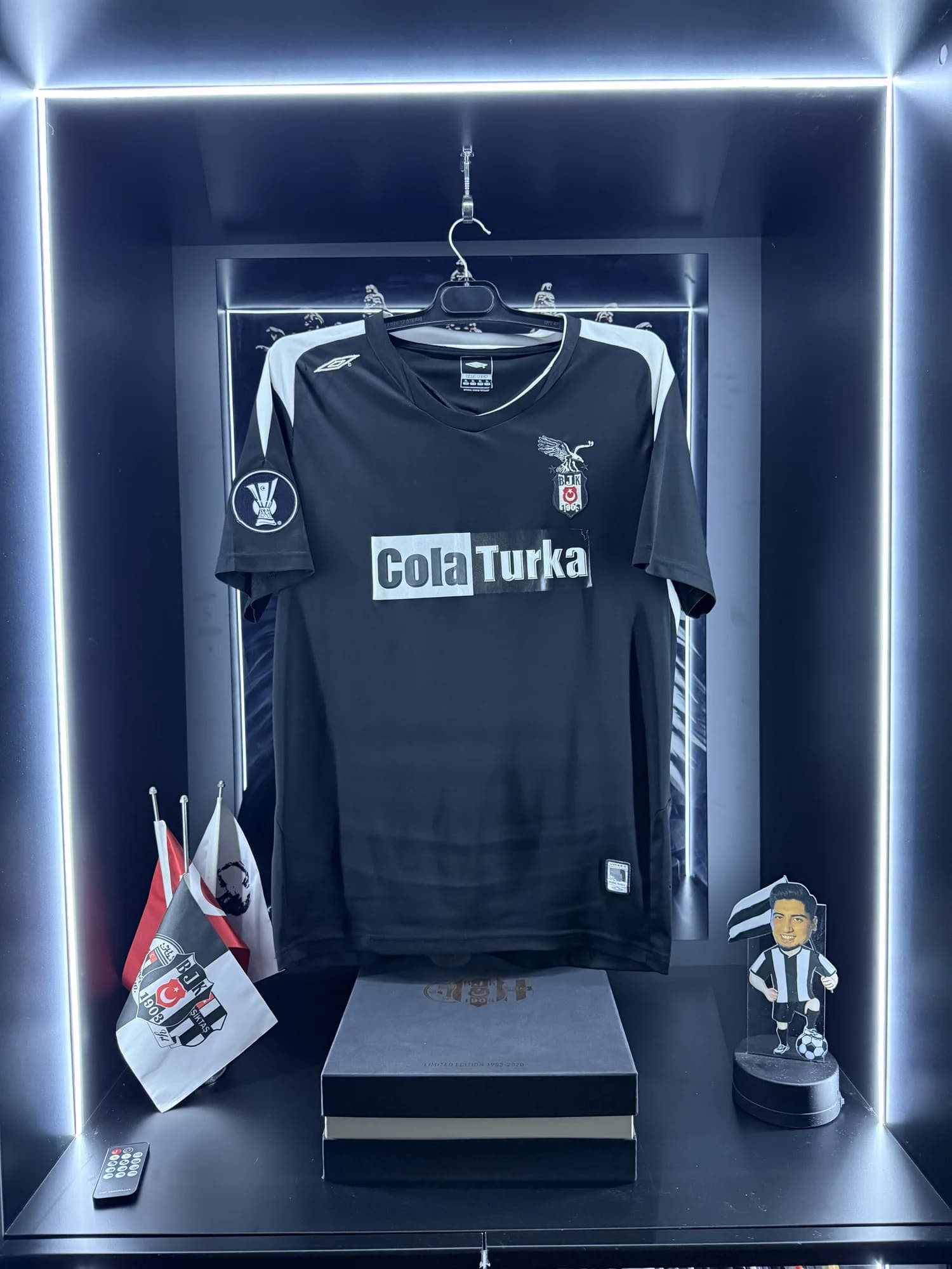 Beşiktaş 2006-2007 UEFA forması ön görünüm