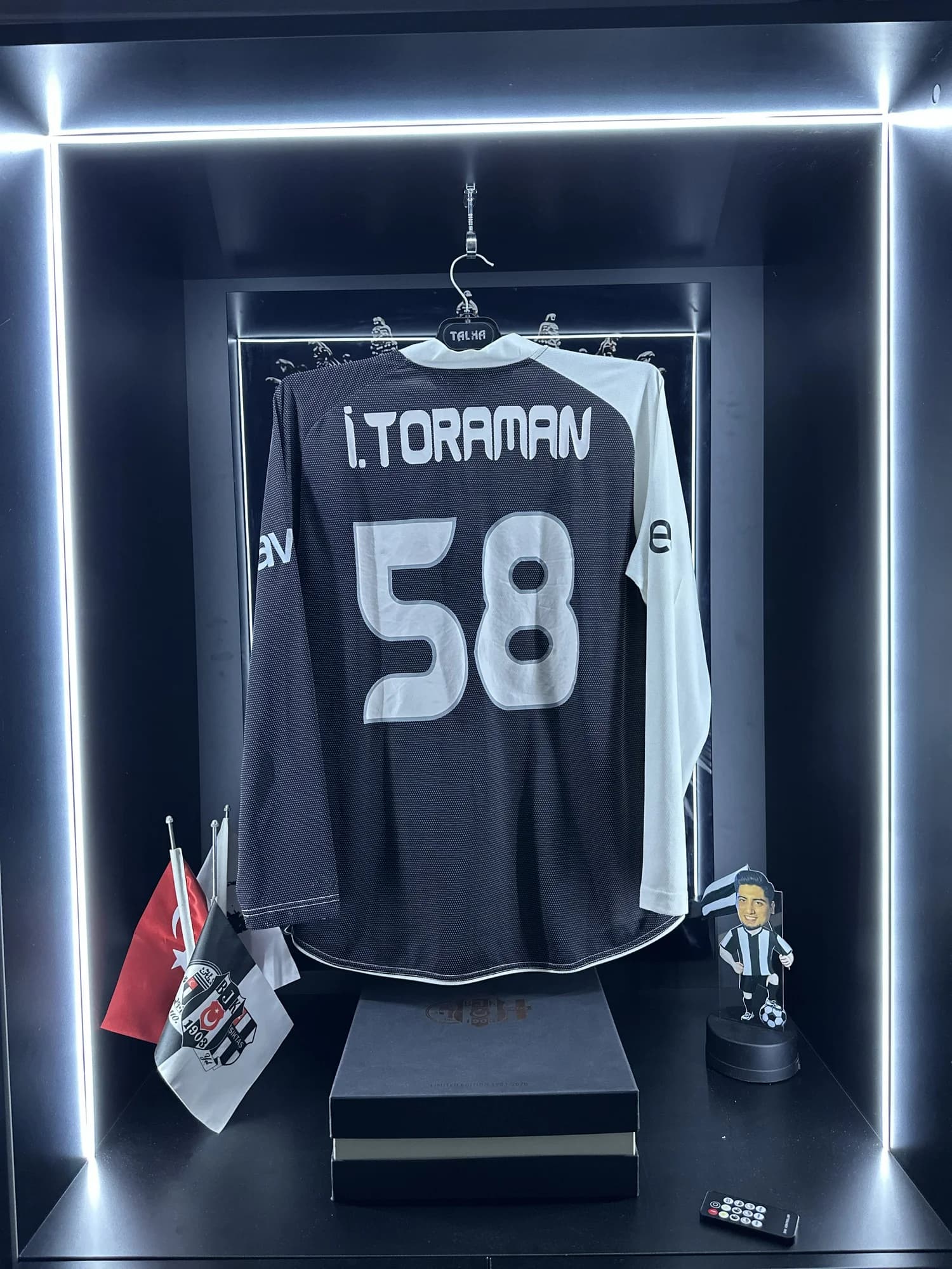Beşiktaş 2005-2006 Alternatif forması arka görünüm, 58 numara