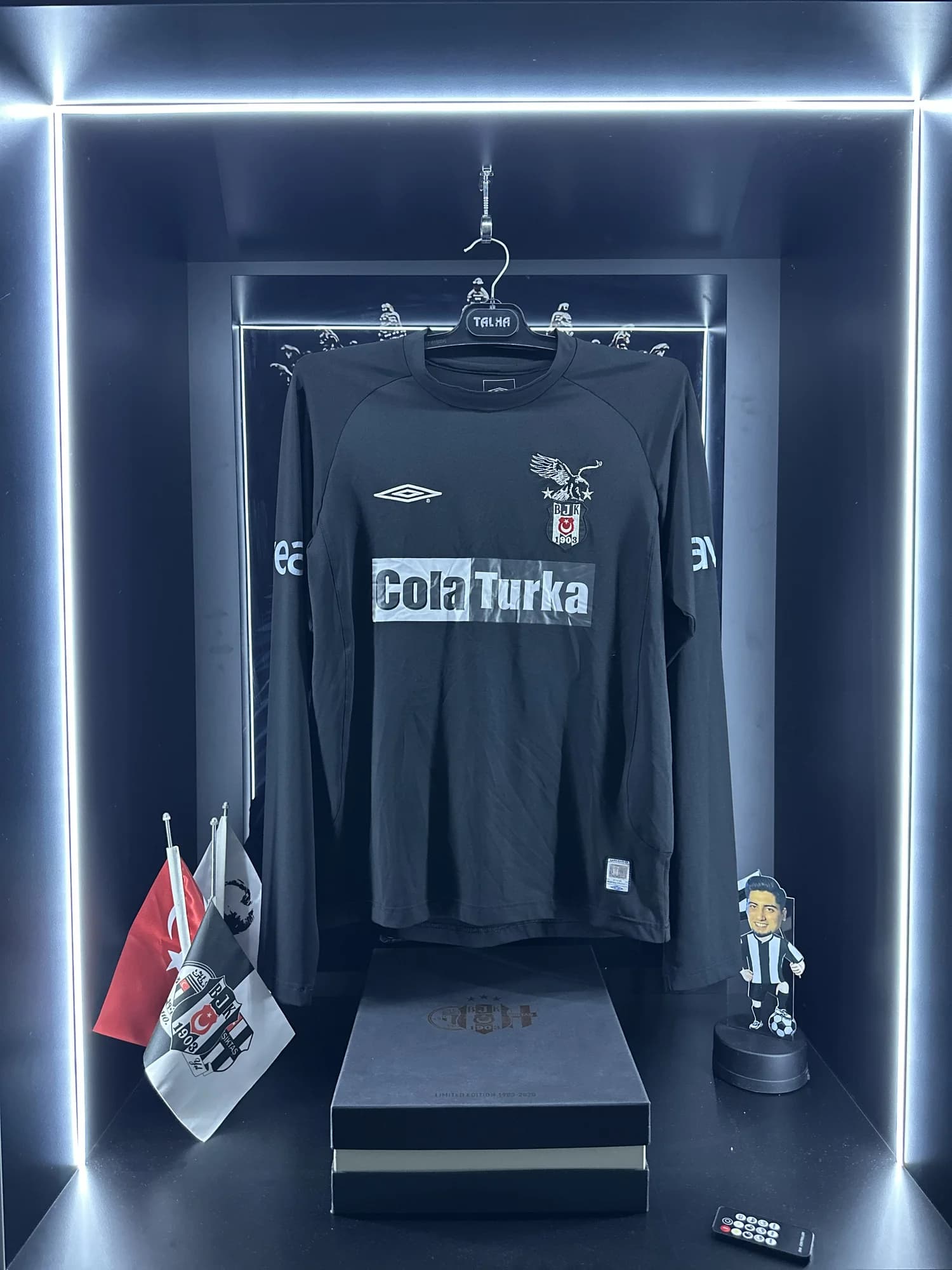 Beşiktaş 2005-2006 Deplasman forması ön görünüm