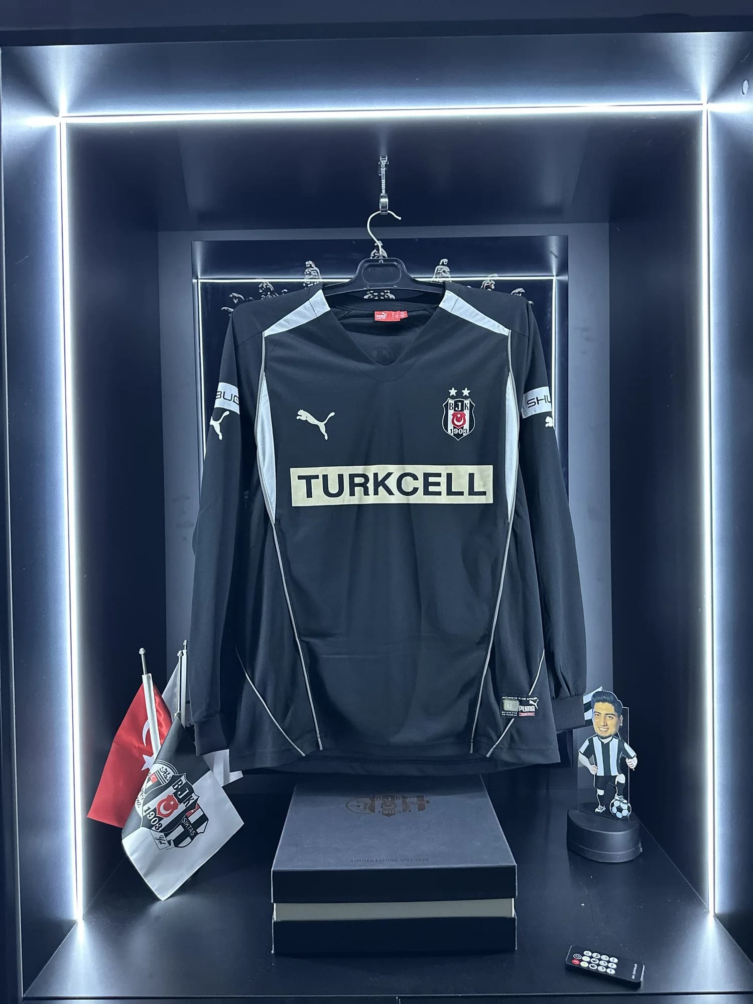 Beşiktaş 2004-2005 Deplasman forması ön görünüm